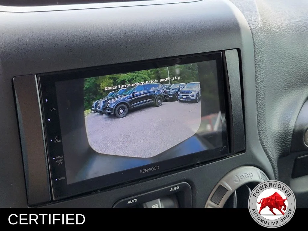 Used 2016 Silver Jeep Unlimited Sport image 25