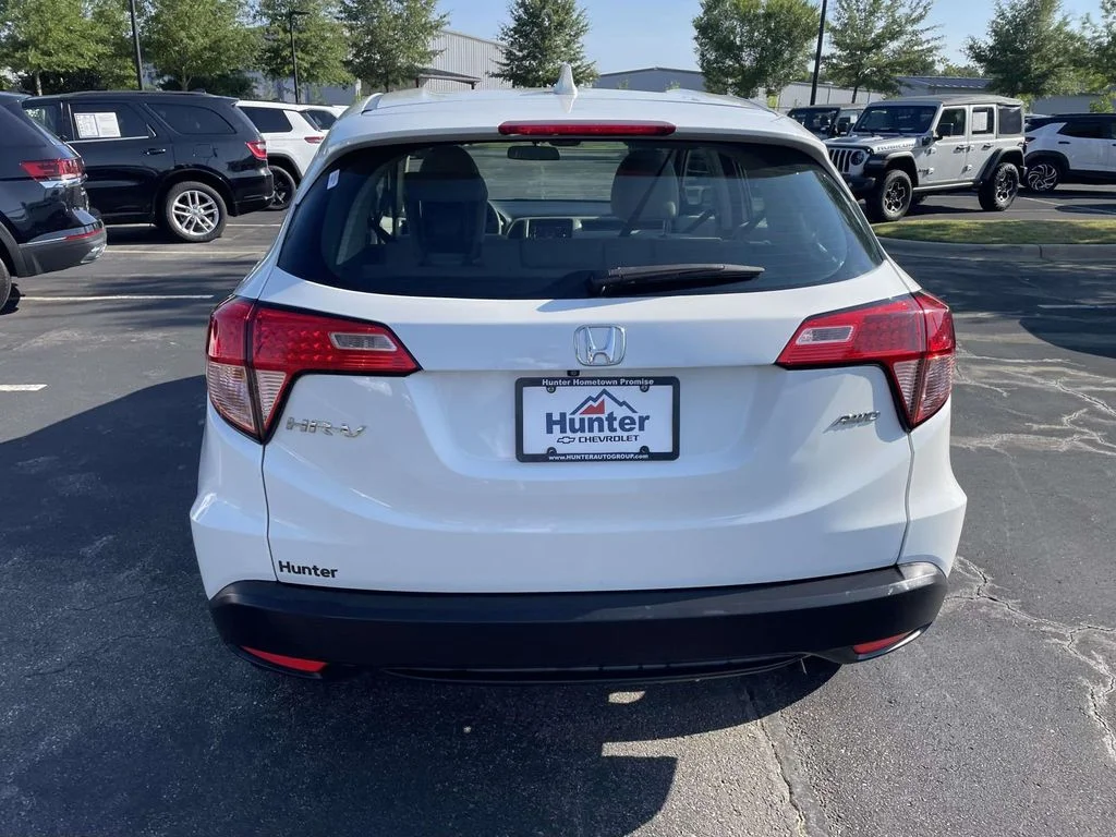 Used 2018 White Honda LX image 5