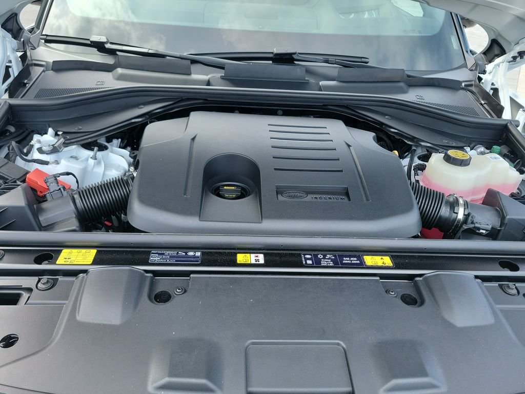 New 2026 Fuji White Land Rover SE image 30