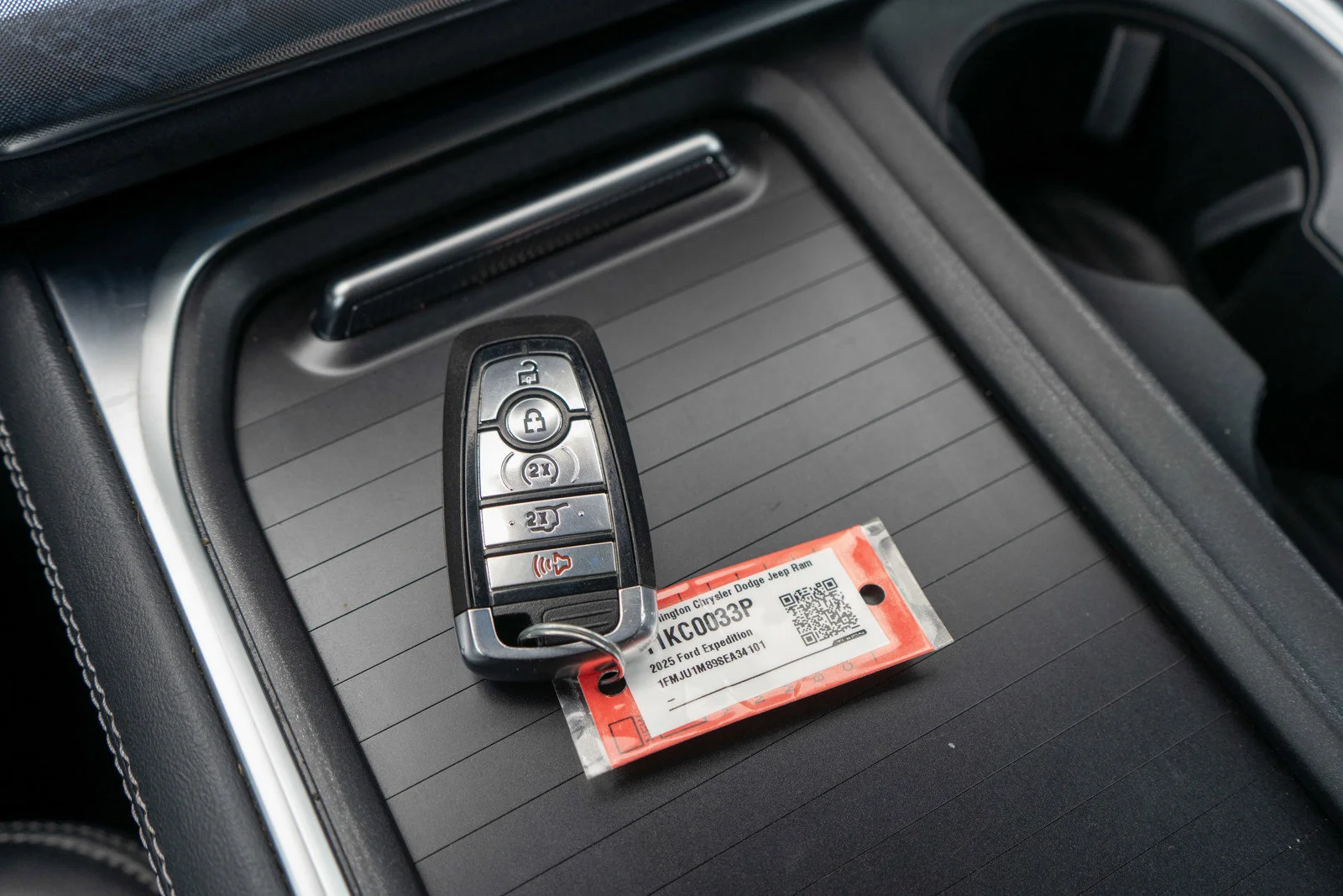 Used 2025 Black Metallic Ford Platinum image 38