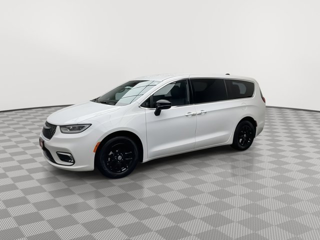 2025 Chrysler Pacifica Select - Photo 33
