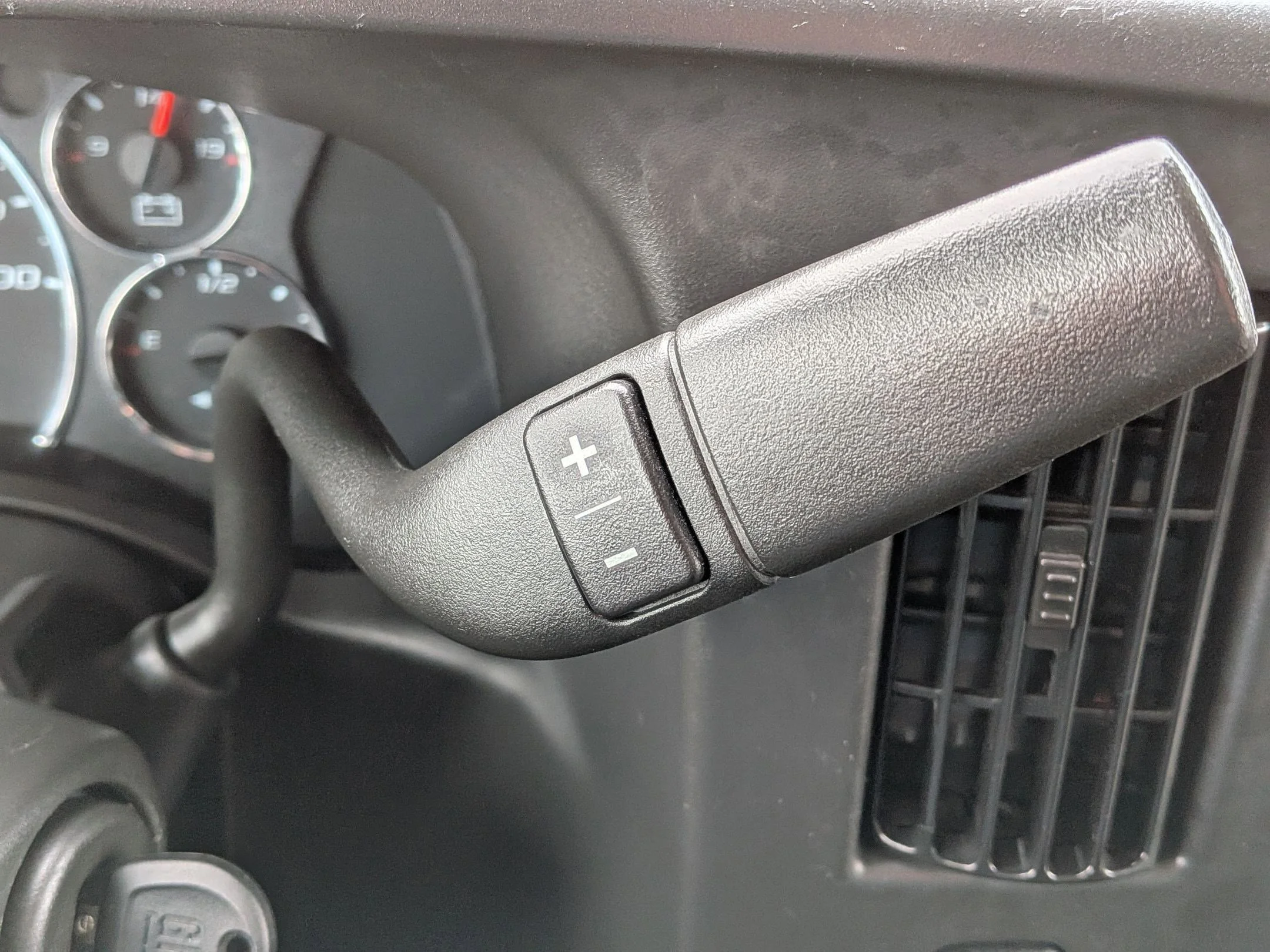Used 2025 Summit White Chevrolet LT image 16