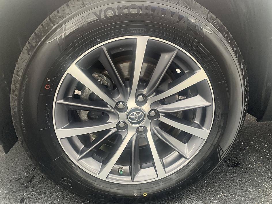 Used 2019 Blizzard Pearl Toyota XLE image 27