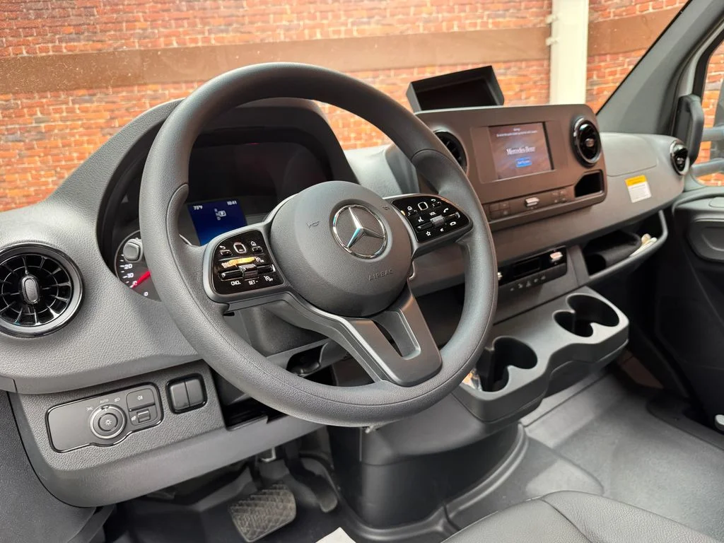Used 2024 White Mercedes-Benz Standard Roof image 25