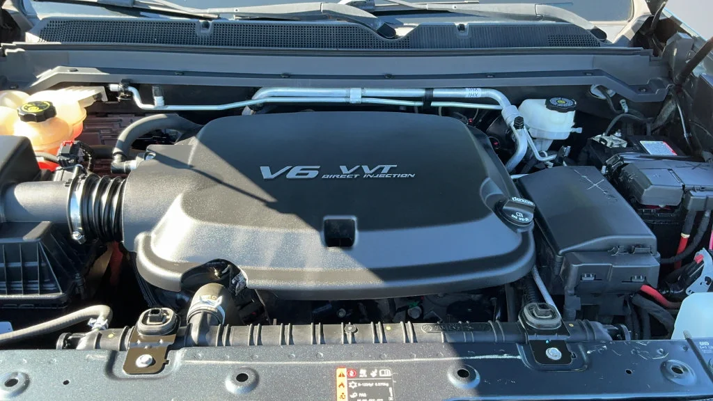 Used 2019 SHADOW GRAY METALLIC Chevrolet 2WD LT image 23
