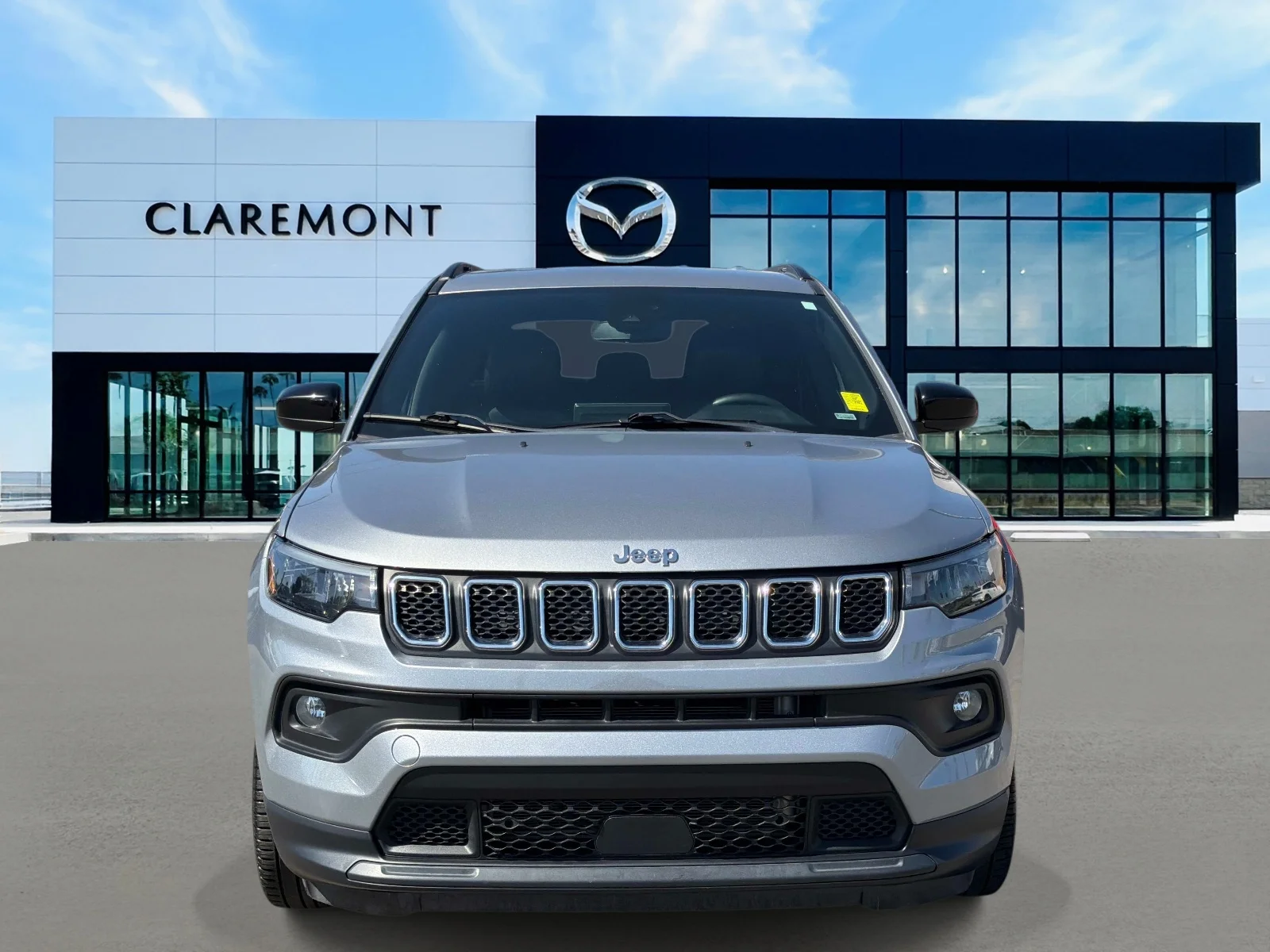 Used 2024 BALTIC GRAY MET Jeep Latitude 4x4 image 2