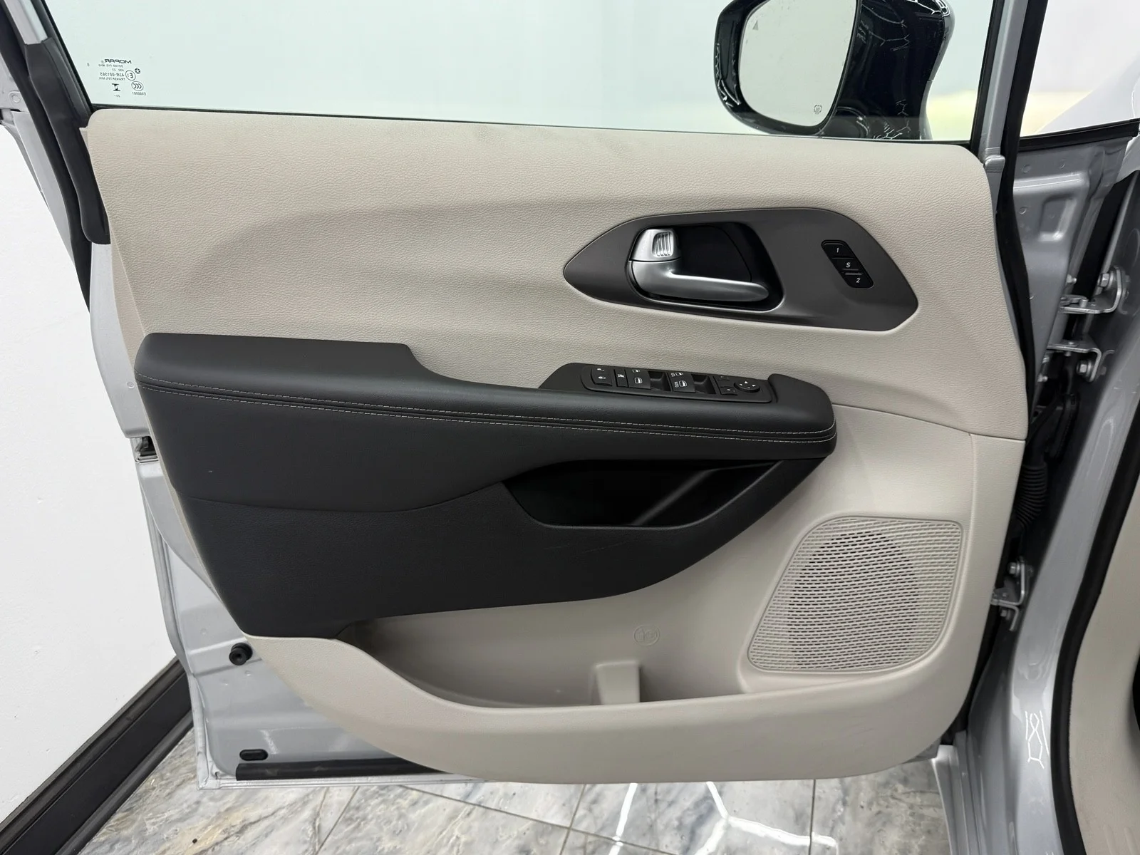 Used 2024 SILVER Chrysler Touring L image 29