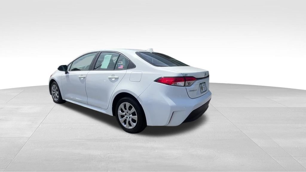 Used 2025 White Toyota LE image 3