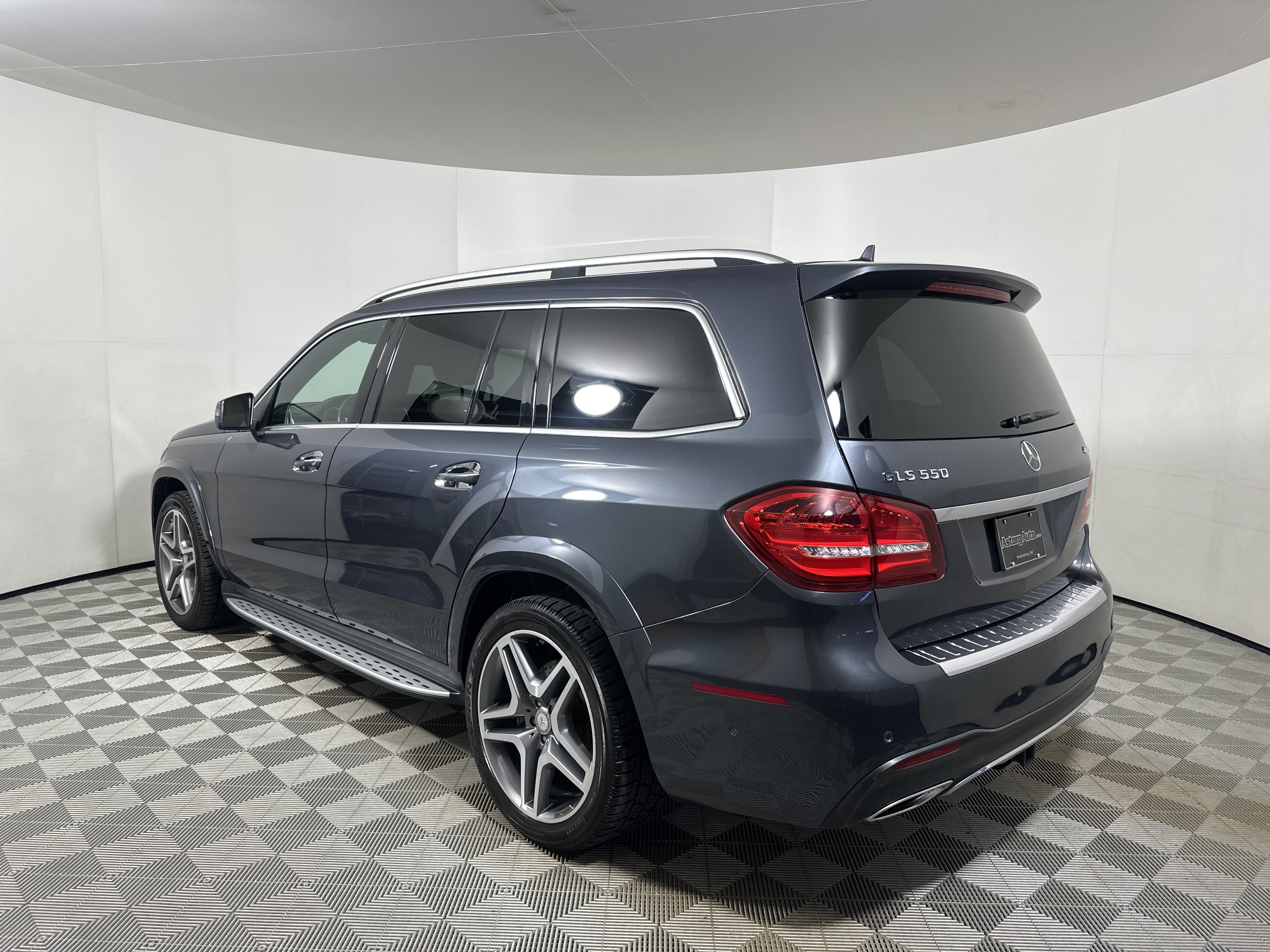 Used 2017  Mercedes-Benz GLS 550 image 5