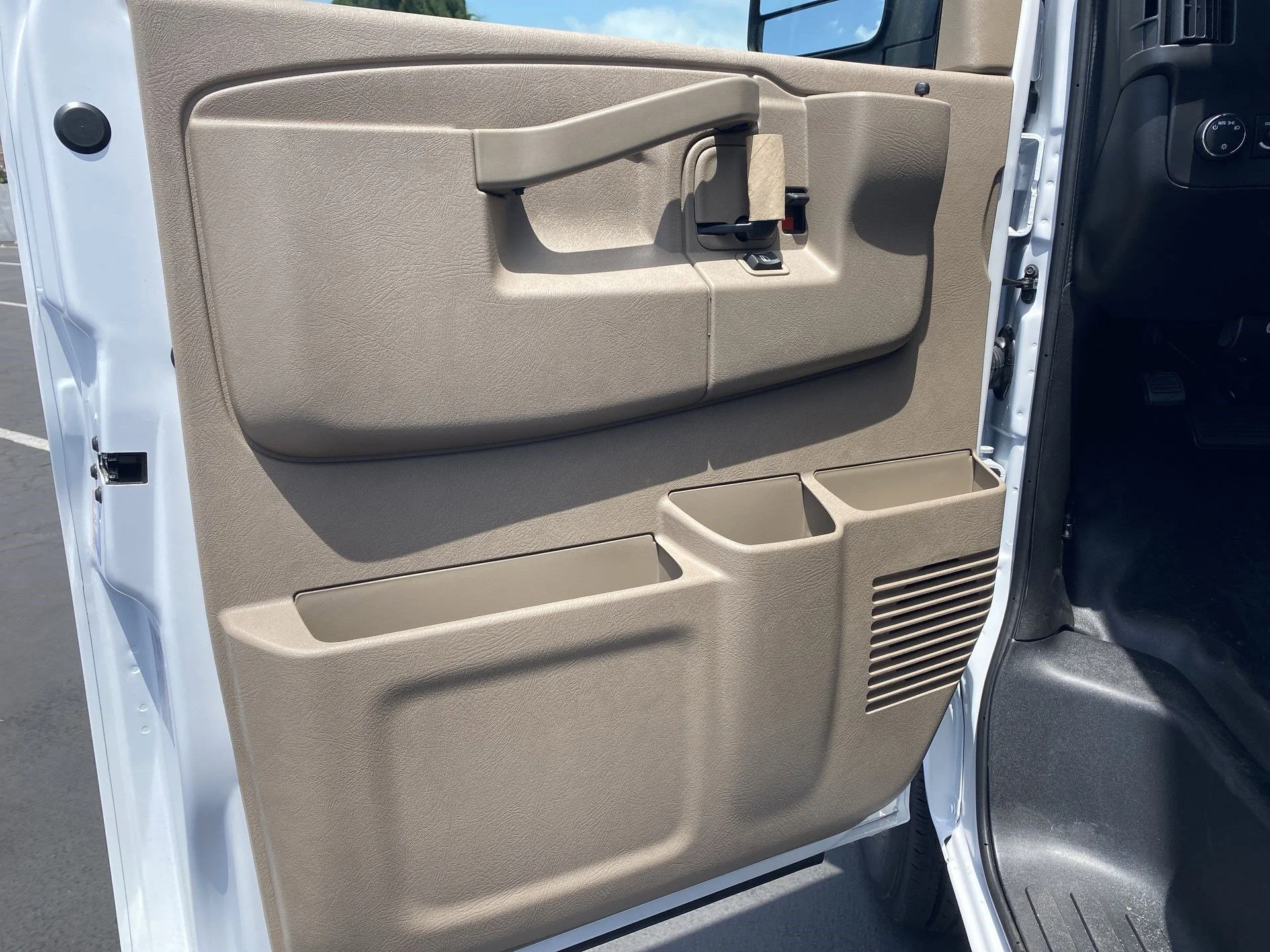 2026 Chevrolet Express Cargo Work Van - Photo 20