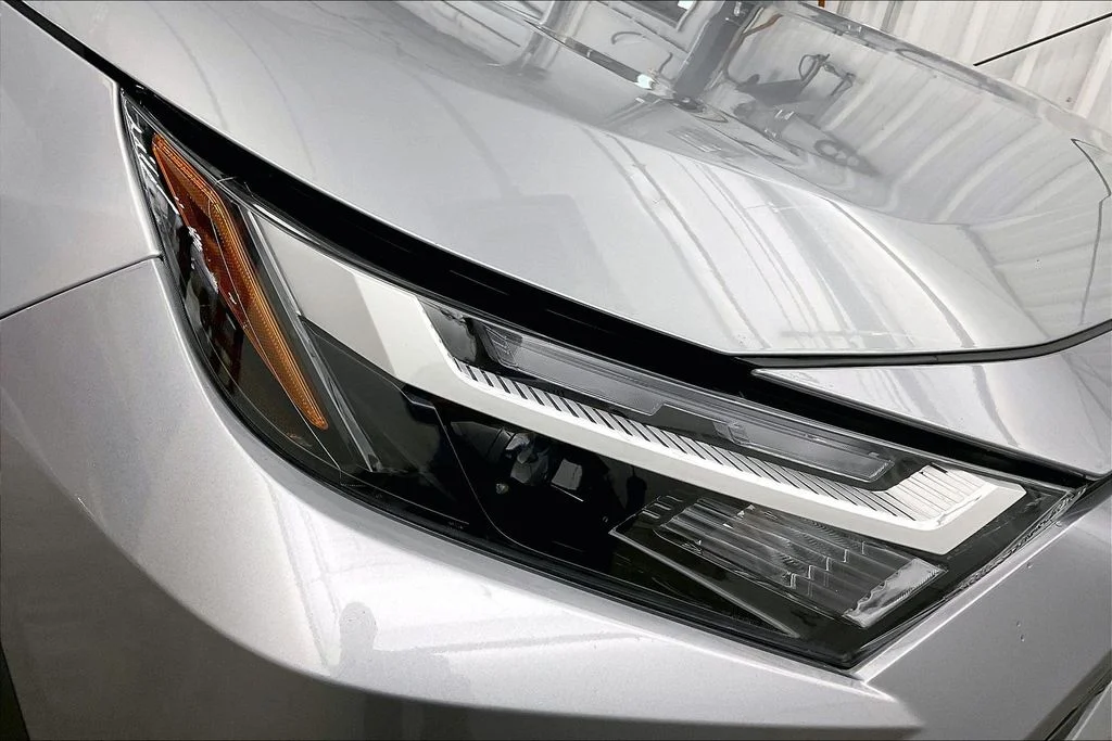 Used 2025 Silver Toyota XLE image 33