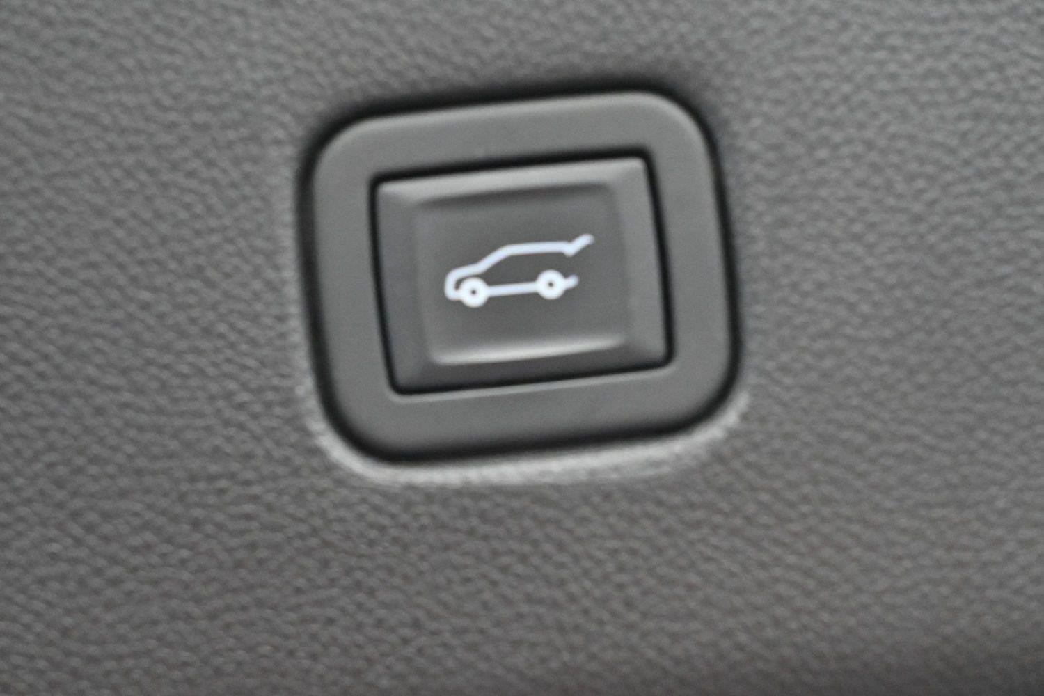 Used 2023 BLACK Chevrolet LT image 10