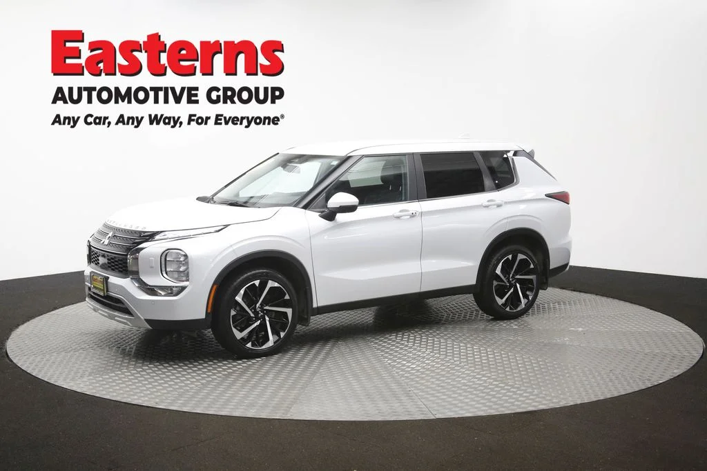 Used 2024 White Mitsubishi SE image 56