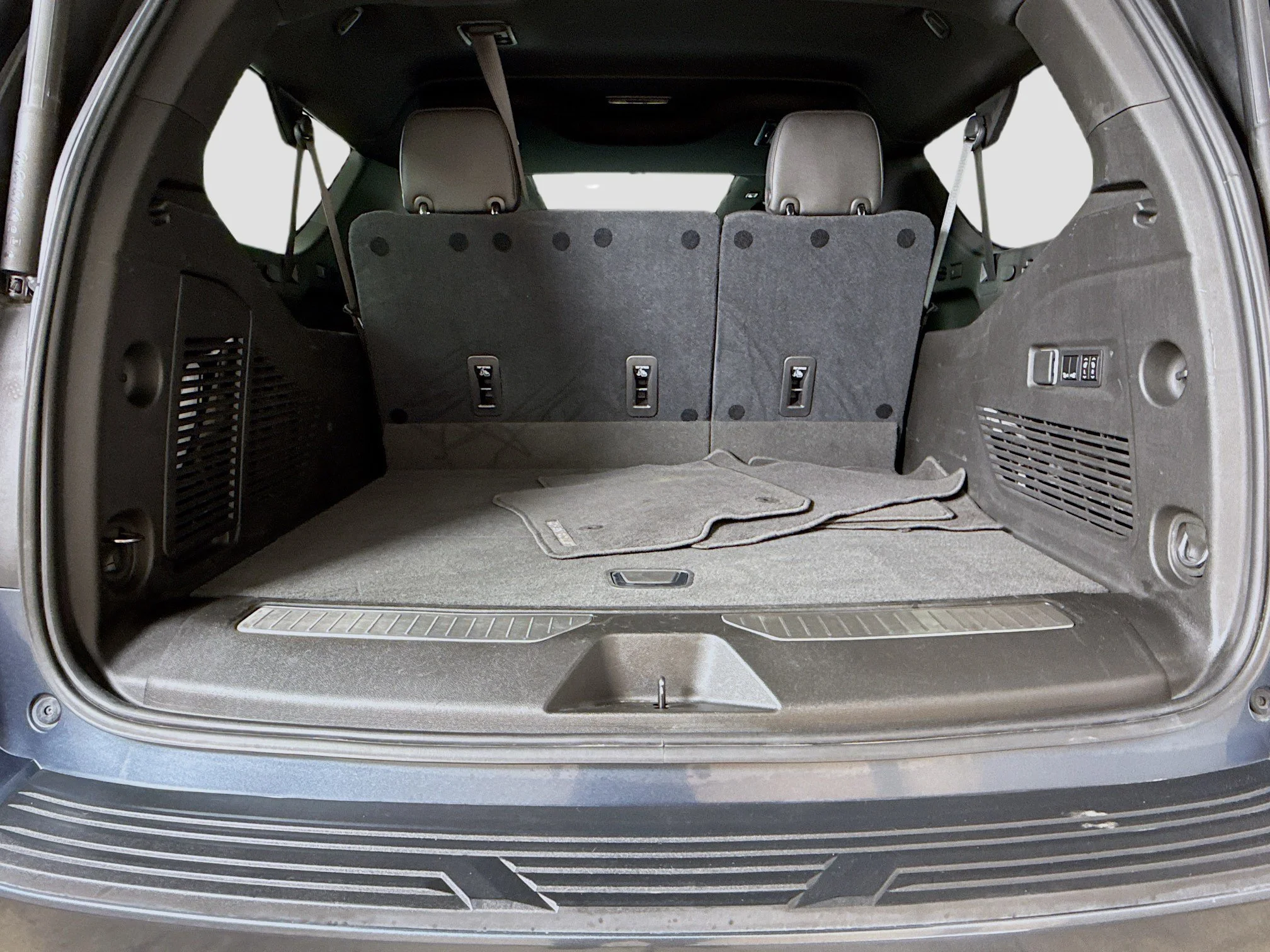 Used 2021 Shadow Gray Metallic Chevrolet High Country image 30