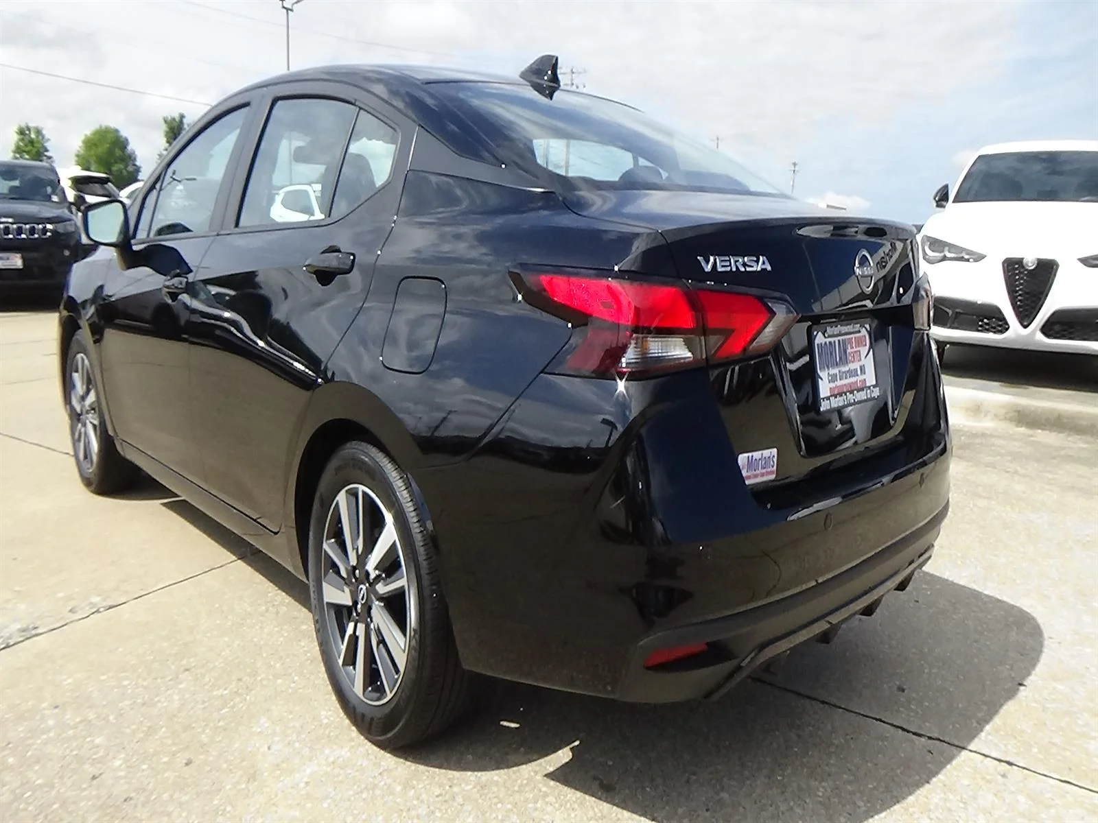 Used 2025 Super Black (kh3) Nissan SV image 7