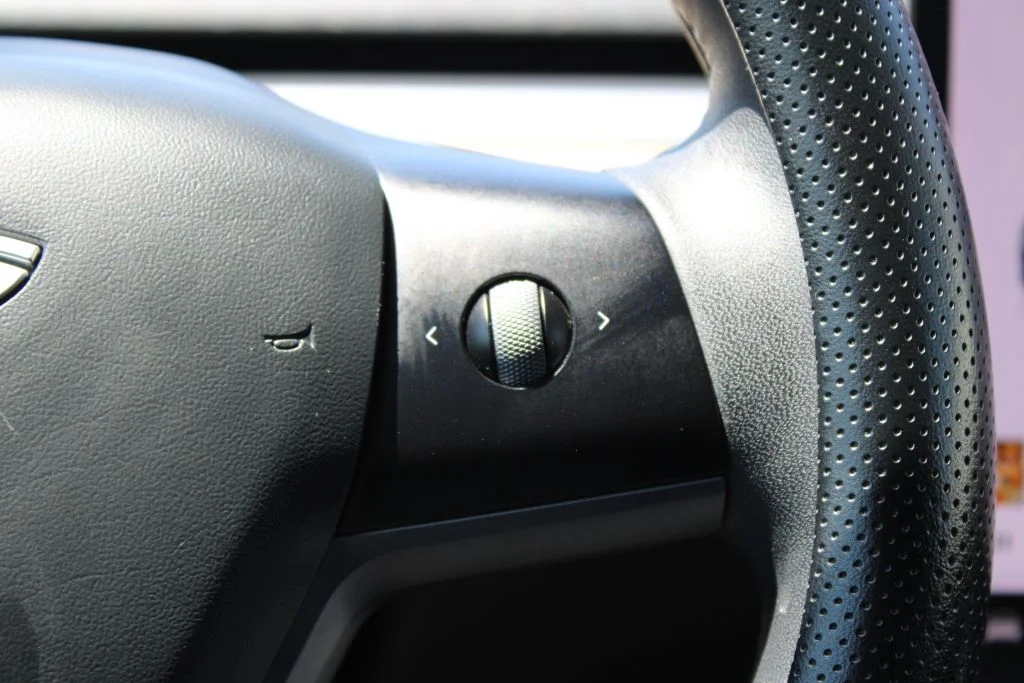 Used 2021 White Tesla Standard Range image 23
