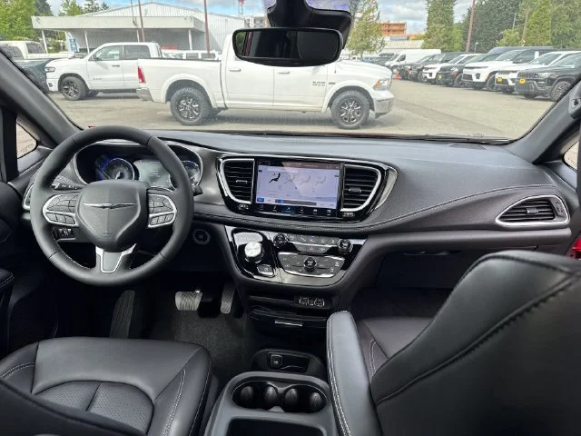 2025 Chrysler Pacifica Select - Photo 11