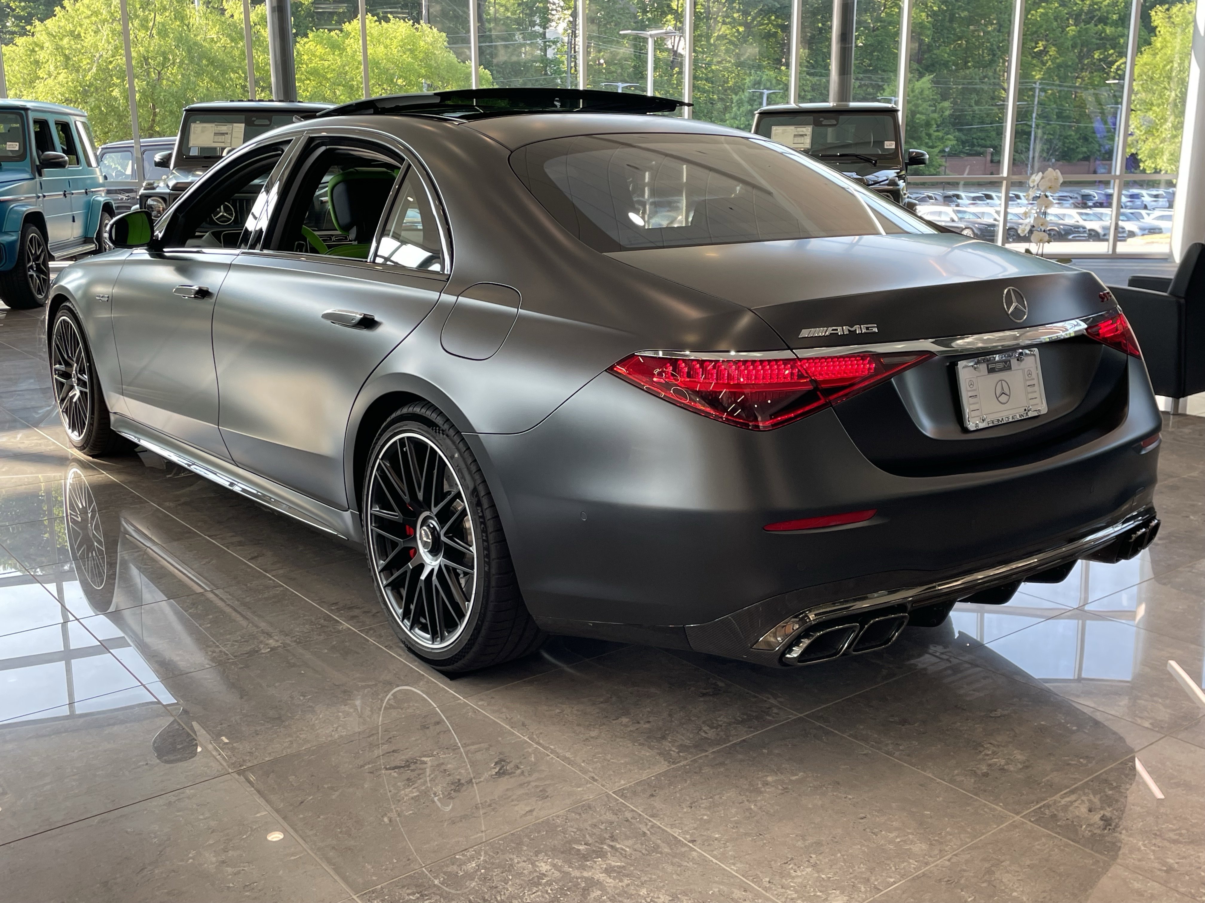 New 2026 MANUFAKTUR Graphite Grey Magno Mercedes-Benz AMG® S 63 E 4MATIC® Sedan image 11