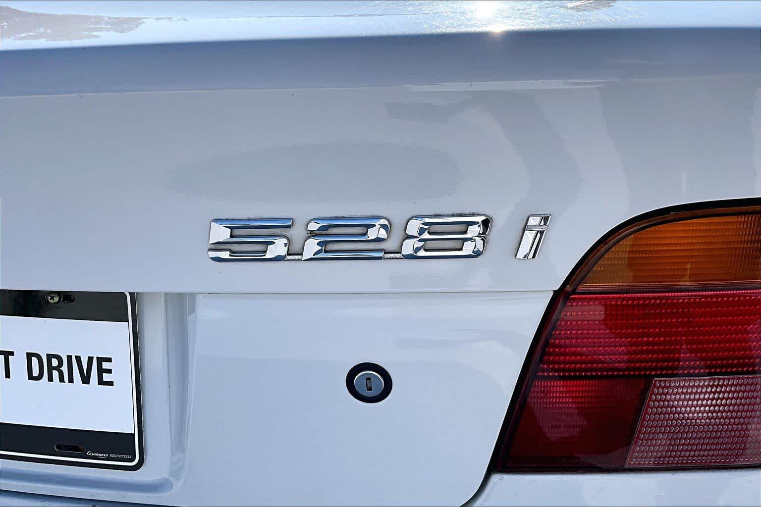 Used 1997 Alpine White BMW 528iA image 27