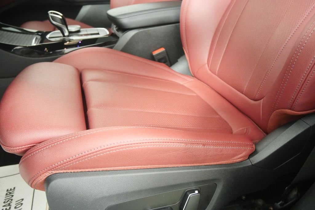 Certified Used 2024 Mineral White Metallic BMW sDrive30i image 9