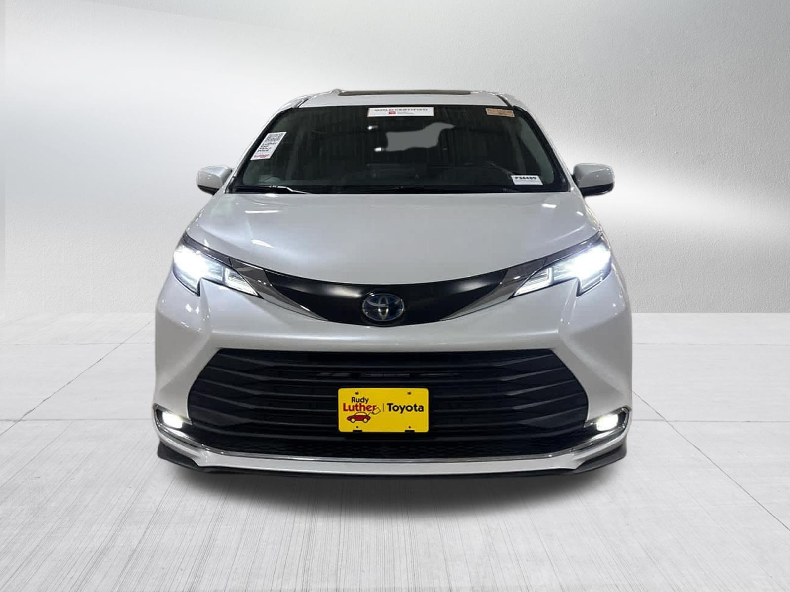 Used 2022 Wind Chill Pearl Toyota XLE image 2