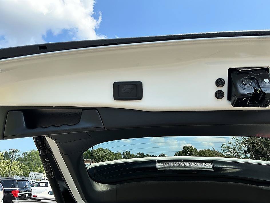 Used 2025 Pearl Toyota XLE Premium image 26