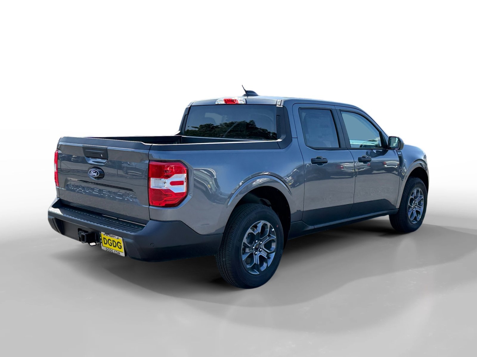 New 2026 Carbonized Gray Metallic Ford XLT image 5