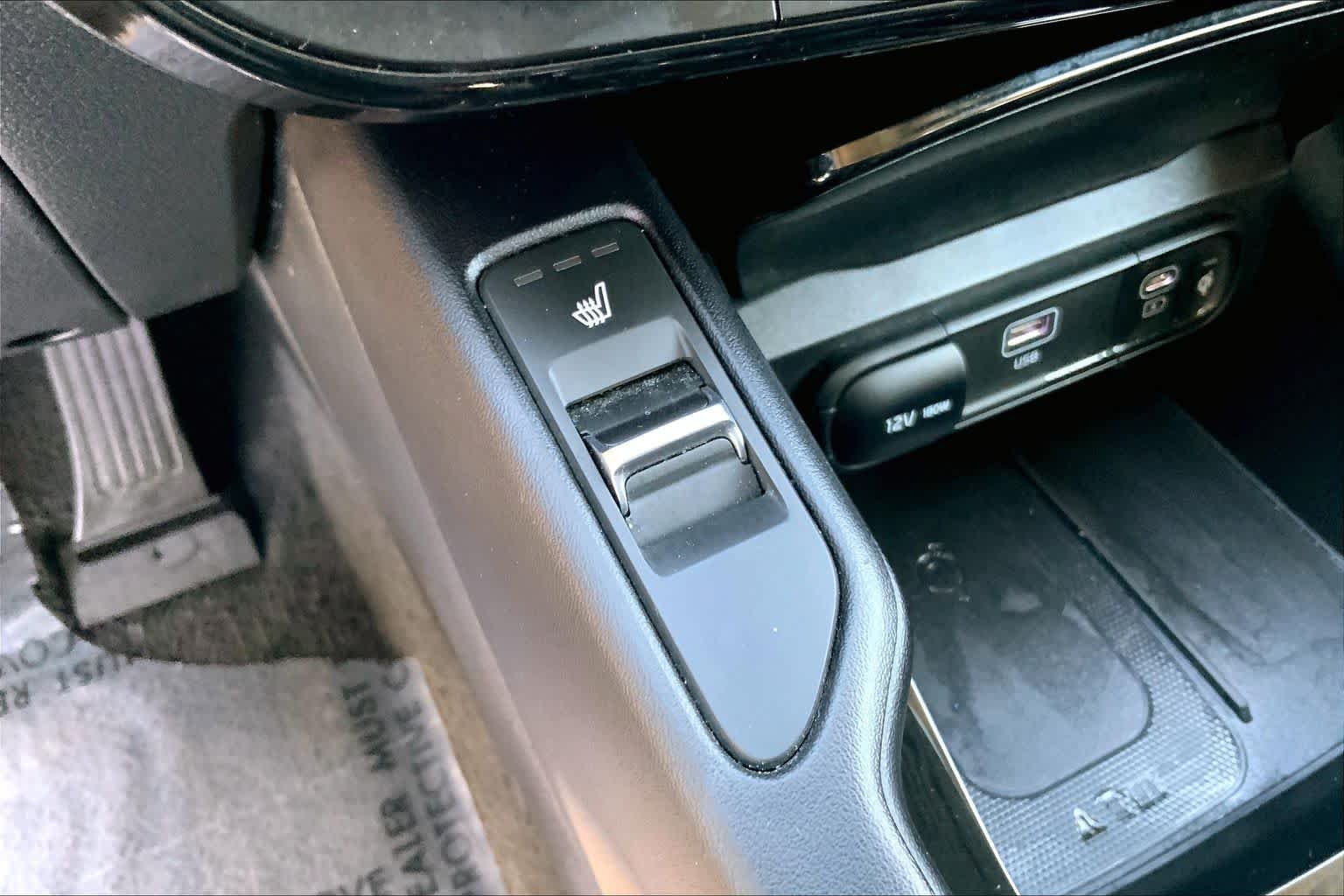 Used 2025 Everlasting Silver Kia S image 31