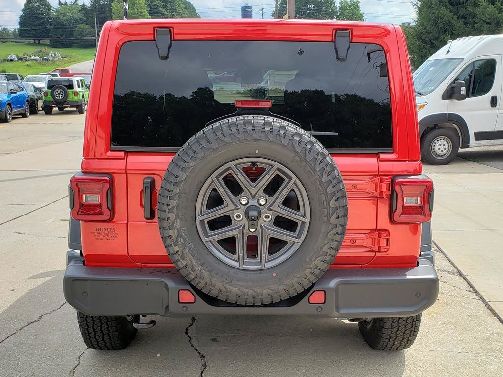 New 2026 Firecracker Red Clear-Coat Exterior Paint Jeep Sport S image 4