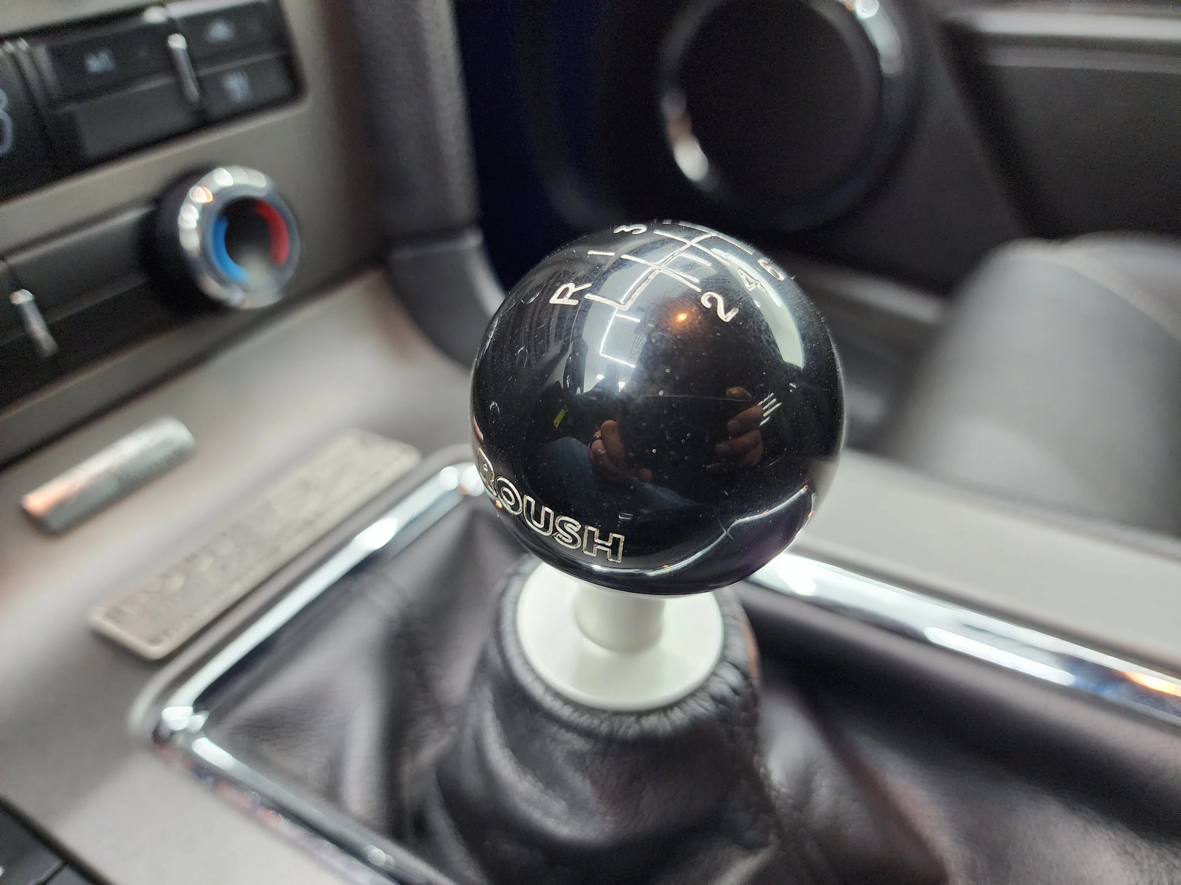 Used 2011 Performance White Ford GT Premium image 16