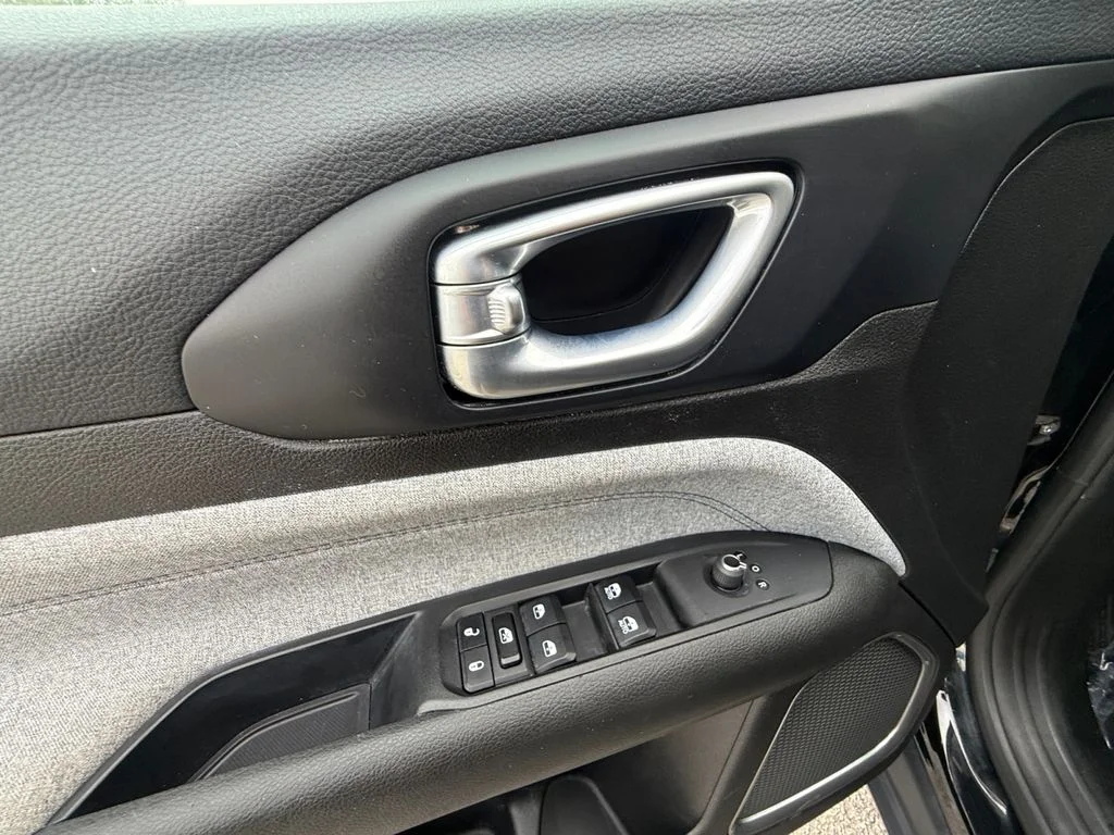 Used 2024 Black Jeep Latitude image 11