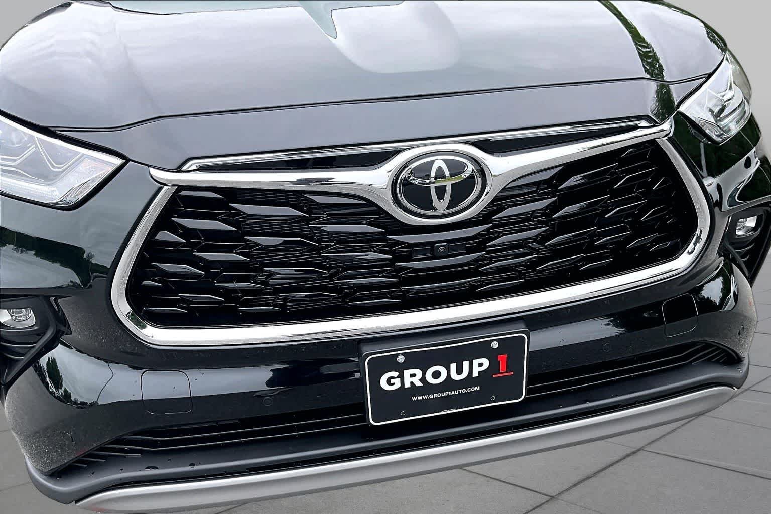 Used 2026 Midnight Black Metallic Toyota Hybrid Platinum image 30