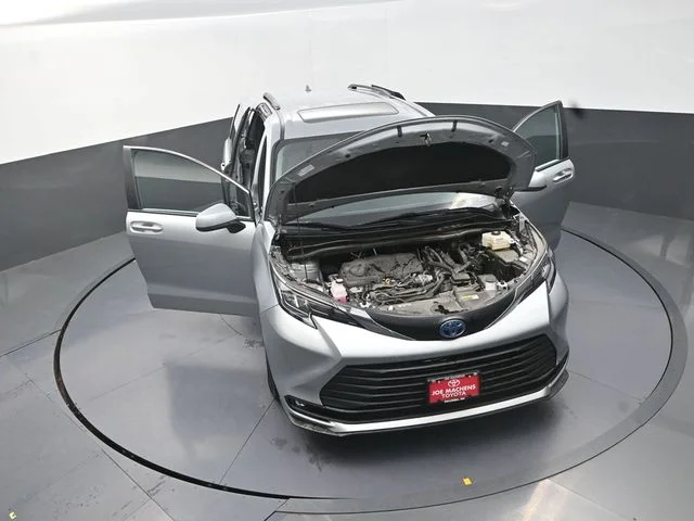 Used 2025 Silver Toyota XLE image 39