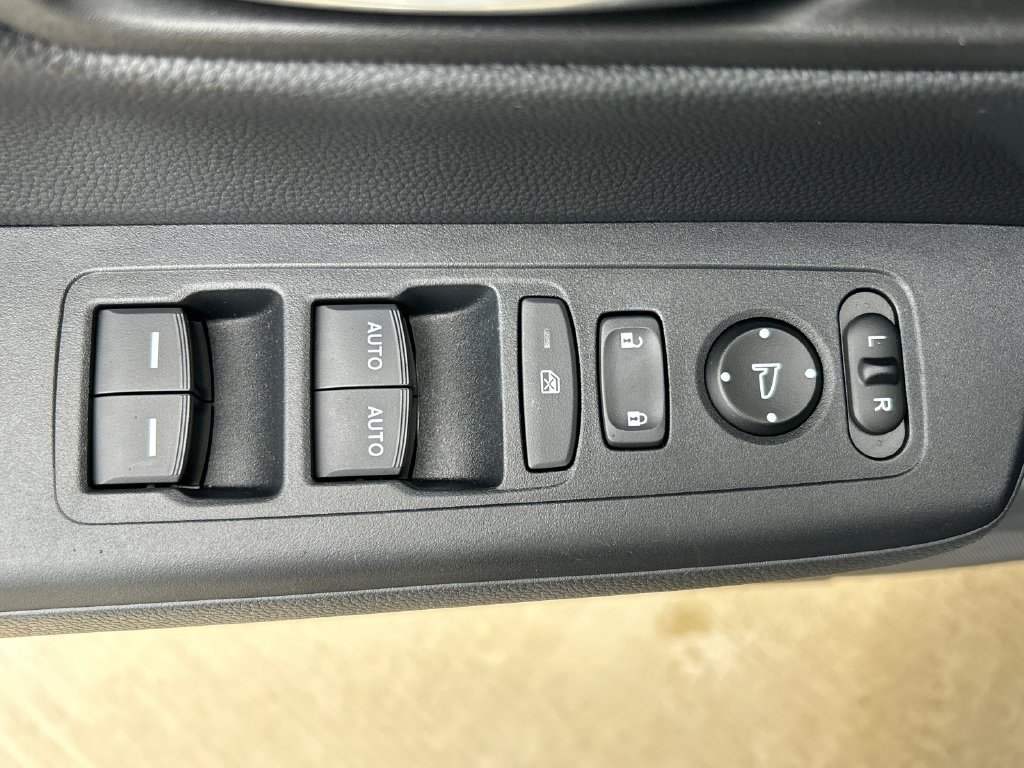 Used 2025  Honda Sport image 11