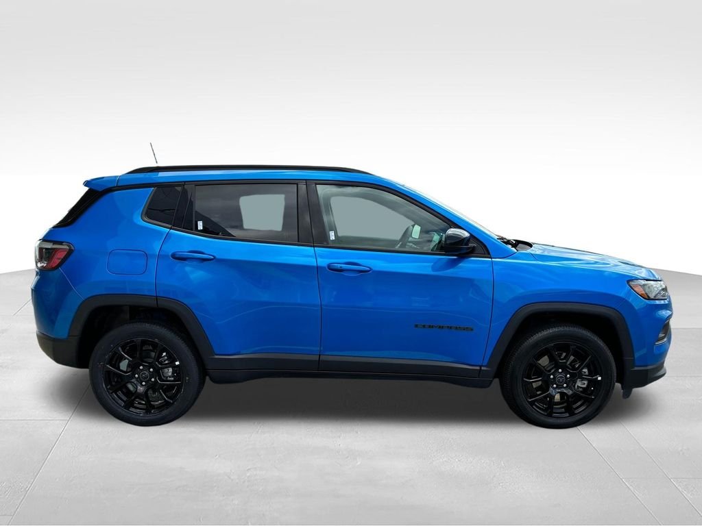 Used 2025 Blue Jeep Latitude image 5