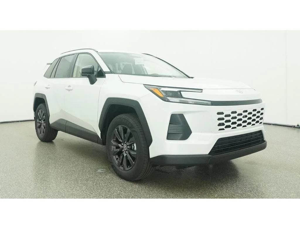 New 2026 Wind Chill Pearl Toyota XLE Premium image 36