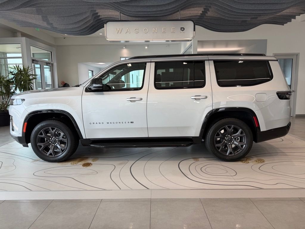 New 2026 Silver-Zynith Exterior Paint Jeep Limited Altitude image 5
