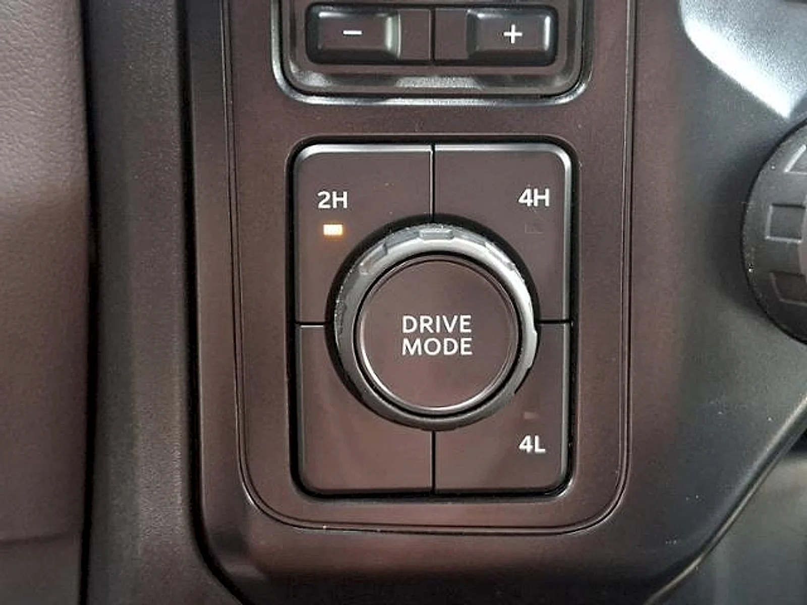 Used 2025 Oxford White Ford XLT image 23
