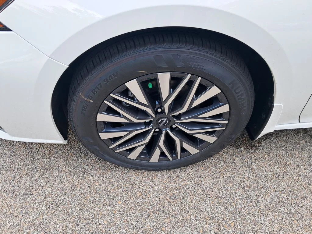 New 2026 White Nissan 2.5 SV image 28