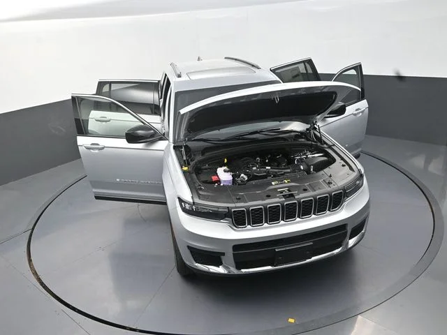 New 2026 Silver Zynith Exterior Paint Jeep Laredo image 30