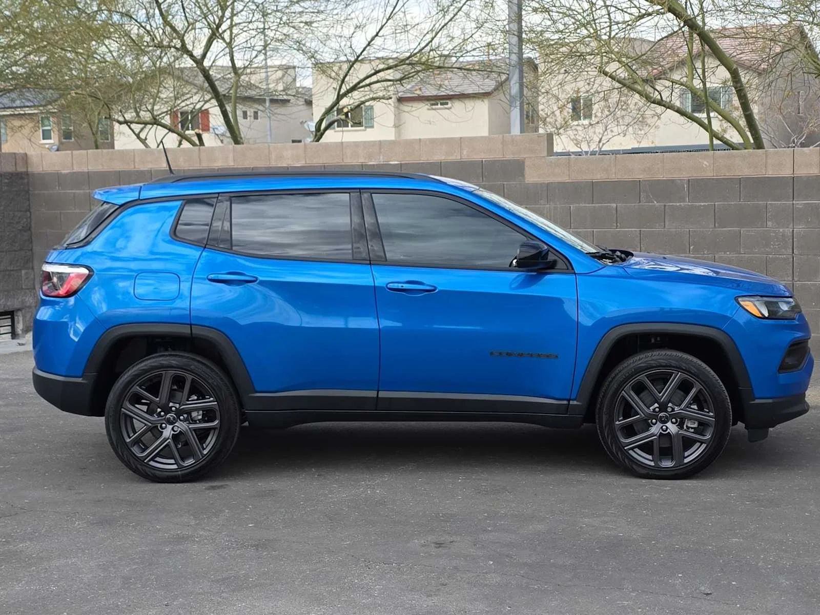 New 2026 Hydro Blue Pearl-Coat Exterior Paint Jeep Latitude image 10