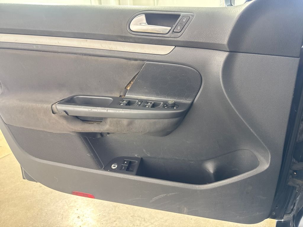 Used 2009 Blue Volkswagen S image 17