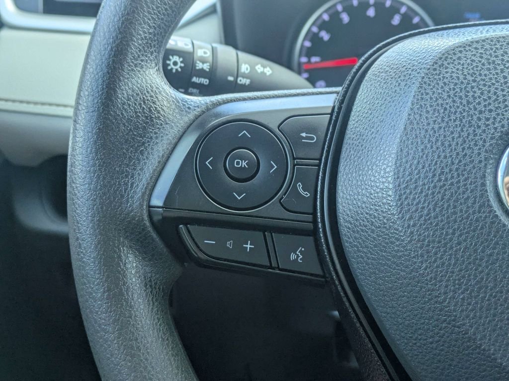 Used 2020 White Toyota XLE image 24