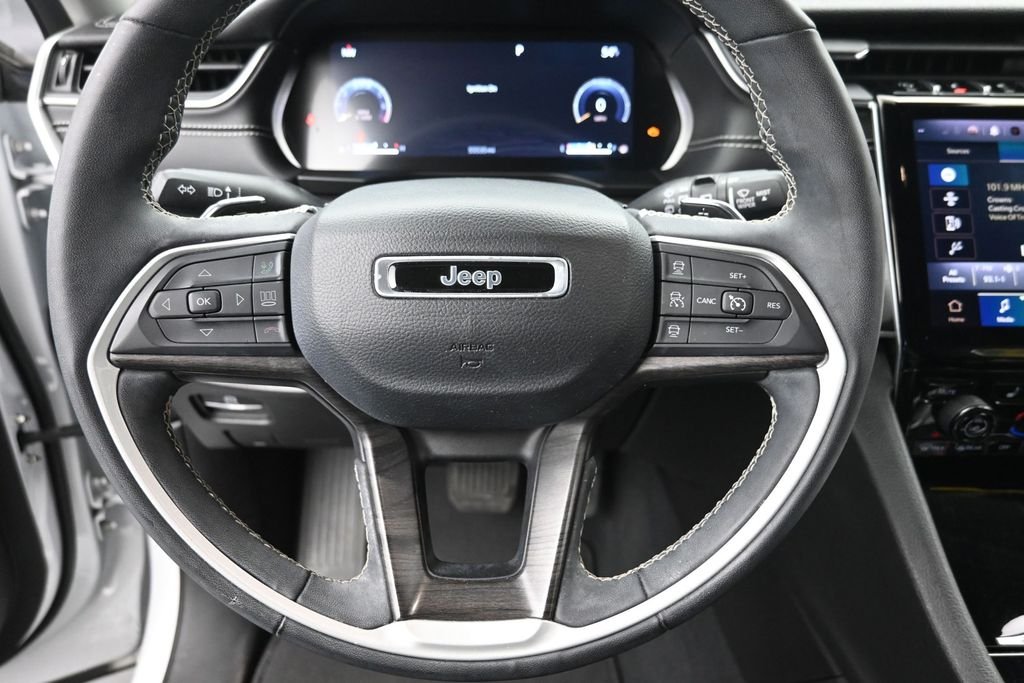 Used 2023 White/off-white Jeep Limited image 20