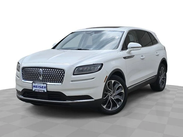 Used 2023 White Lincoln Reserve image 1