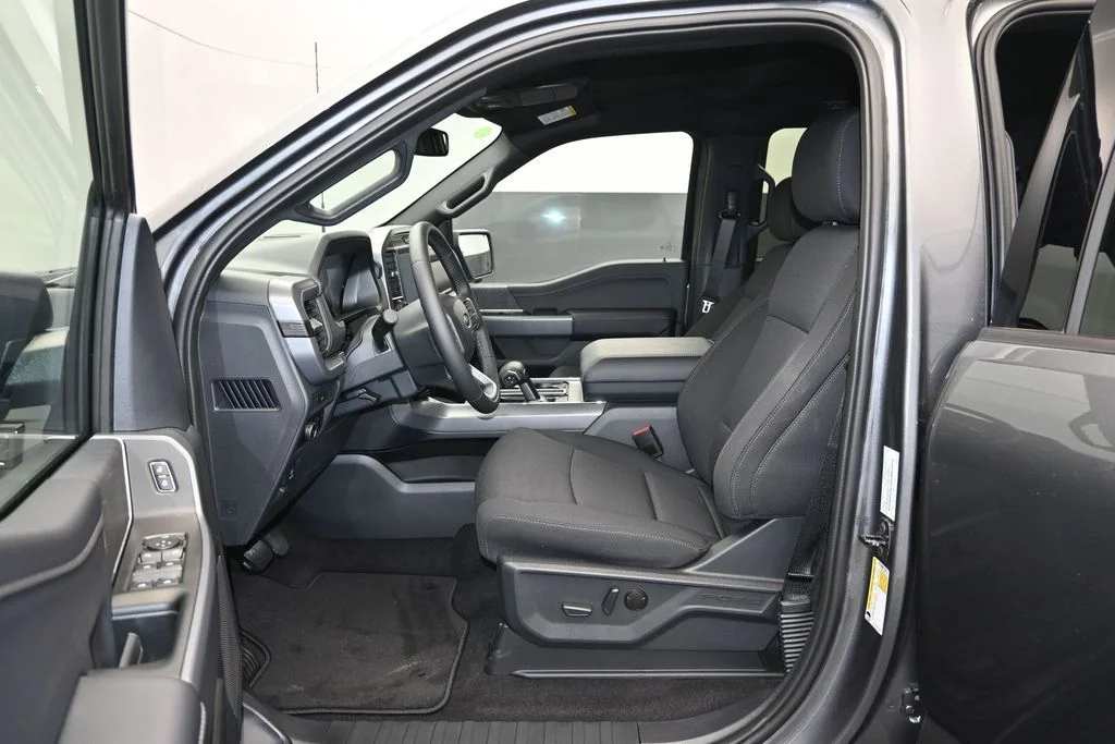 New 2026 Carbonized Gray Metallic Ford XLT image 12