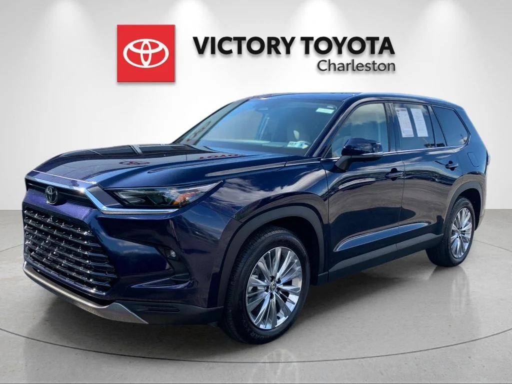 Used 2025  Toyota Platinum image 1