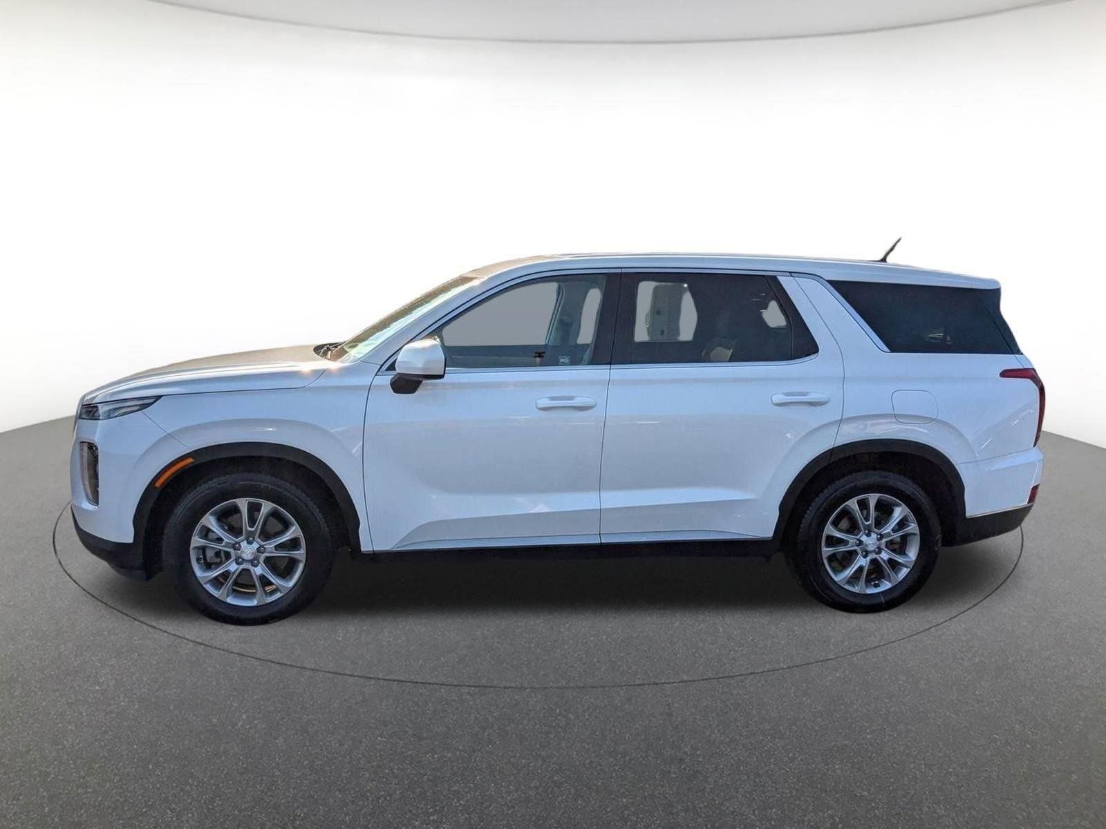Used 2021 Hyper White Hyundai SE image 7