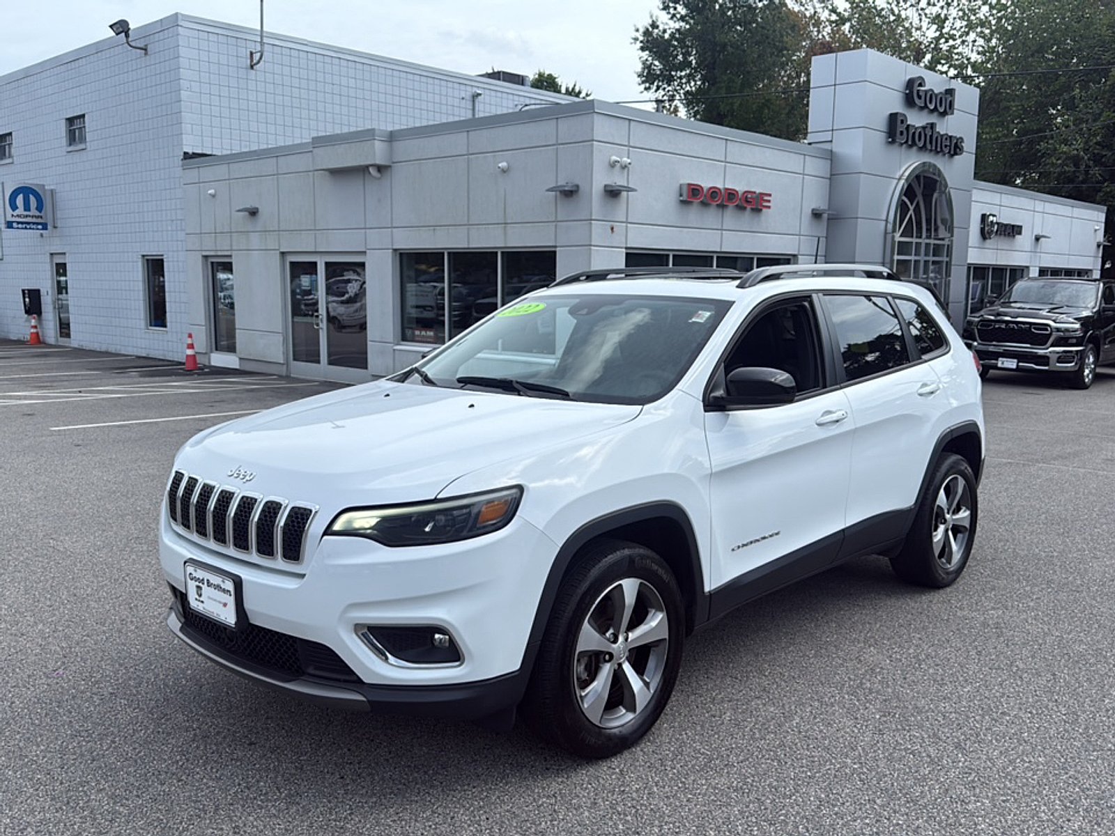 Used 2022 Bright White Clearcoat Jeep Limited 4x4 image 1