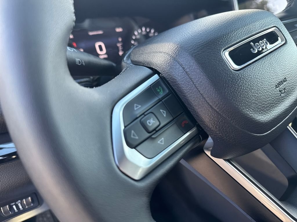 Used 2025 Black Jeep Latitude image 31